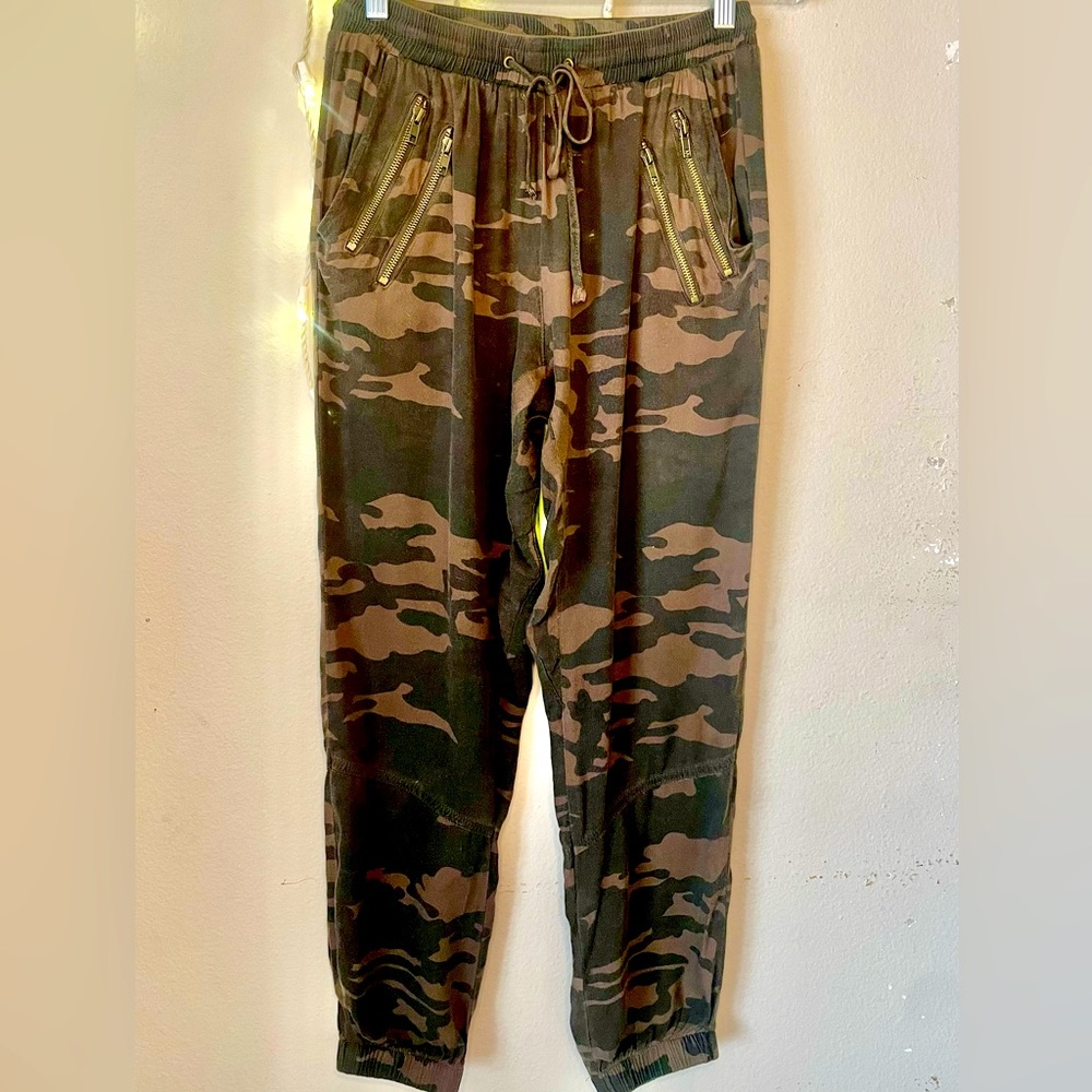 Storia Camo High-Waist Jogger